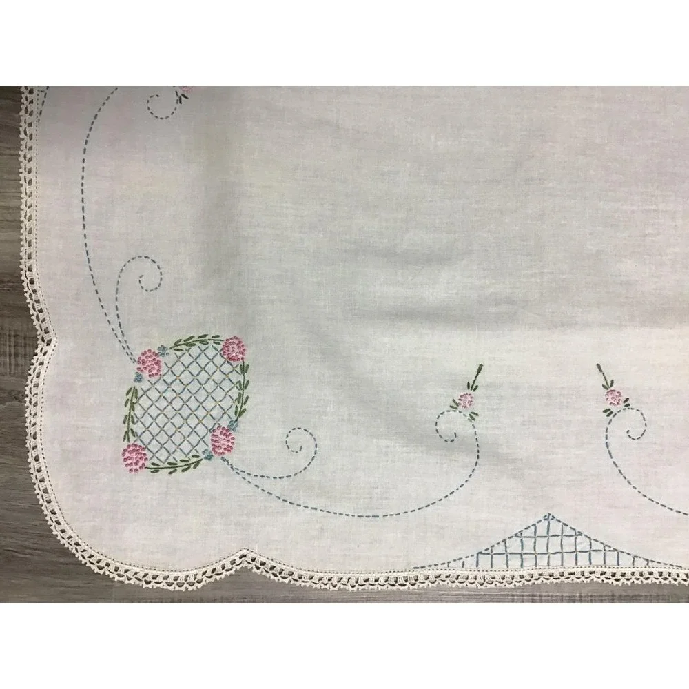 VTG Hand Embroidered Floral Tablecloths 3pc Lace Scalloped Edge Cottage 34 x 34
